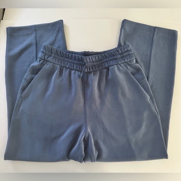 Lululemon Softstreme High-Rise Straight-Leg
Cropped Pant Size 4 - Picture 10 of 13